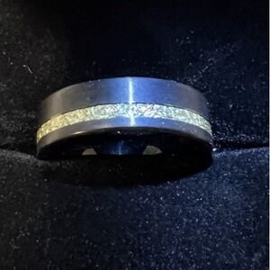TUNGSTEN BLACK AND GOLD MEN'S RING SIZE 13 (2358)